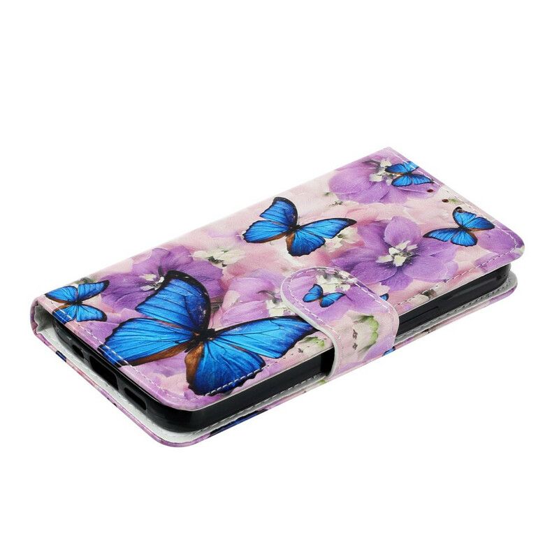 Flip Cover iPhone 13 Mini Blå Sommerfugle I Blomsterne